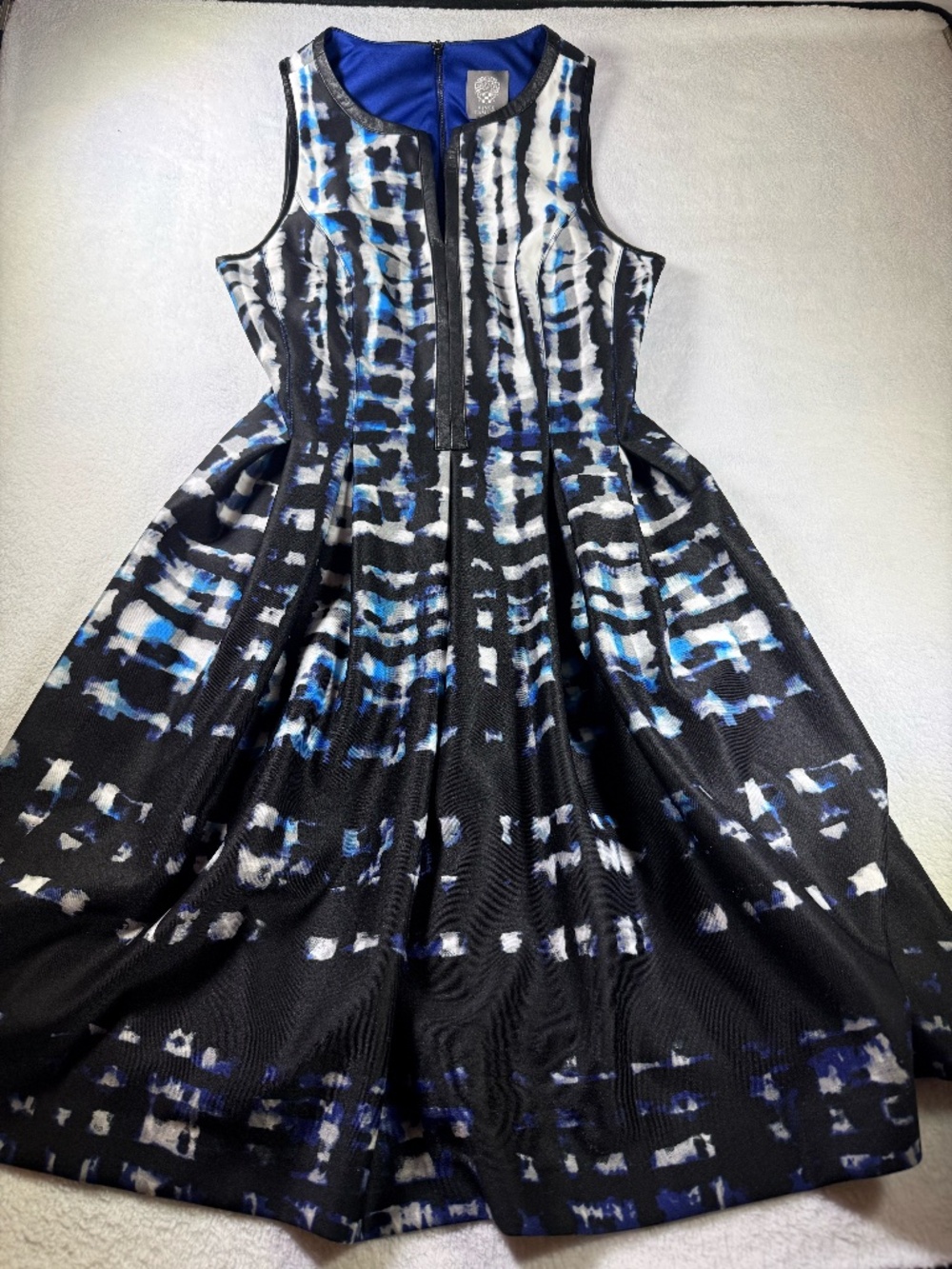 VINCE CAMUTO DRESS SIZE 4